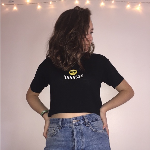 “Yaaasss” Crop Top - Picture 1 of 4